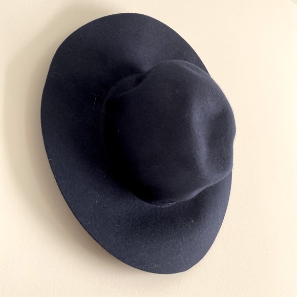 NWOT Navy Hat - Picture 1 of 3